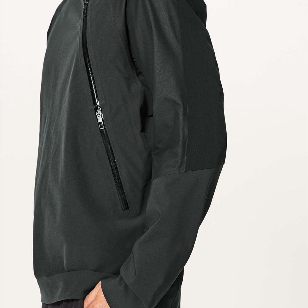 Lululemon Surge Anorak Hybrid in Onyx - Picture 4 of 7